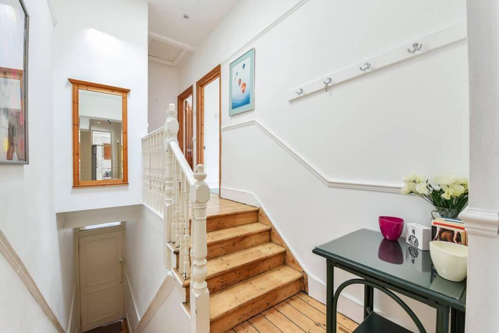 Groves 4 Bedroom, Shepherds Bush ロンドン エクステリア 写真