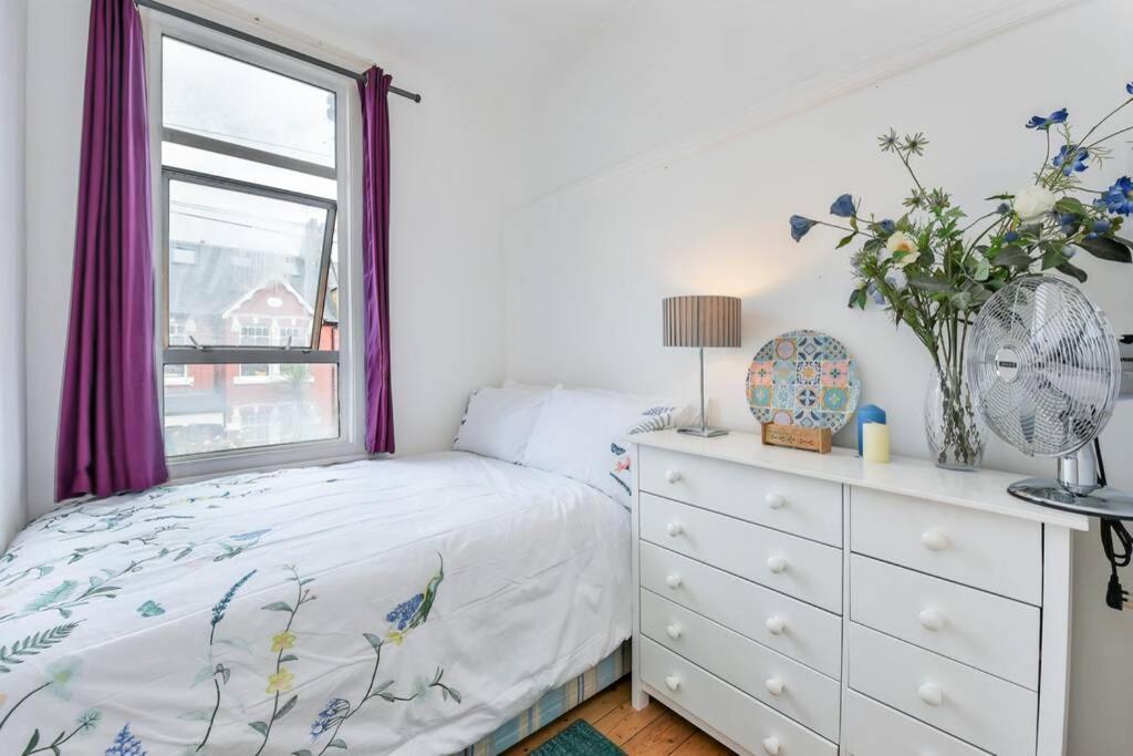 Groves 4 Bedroom, Shepherds Bush ロンドン エクステリア 写真
