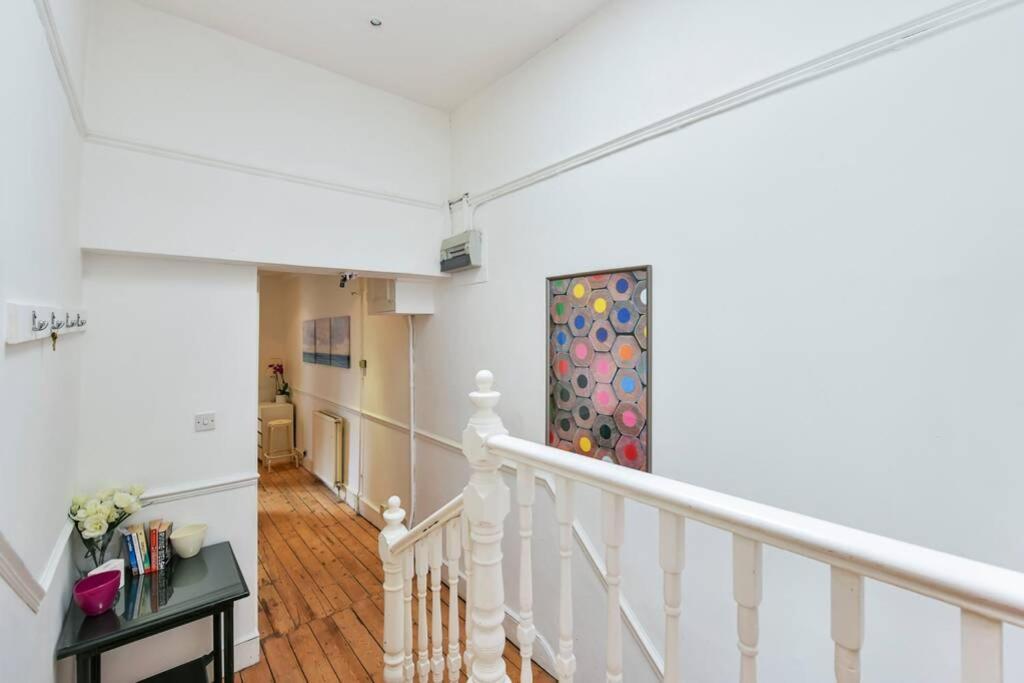 Groves 4 Bedroom, Shepherds Bush ロンドン エクステリア 写真