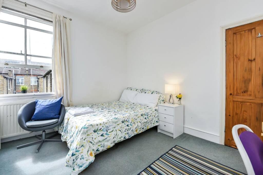 Groves 4 Bedroom, Shepherds Bush ロンドン エクステリア 写真