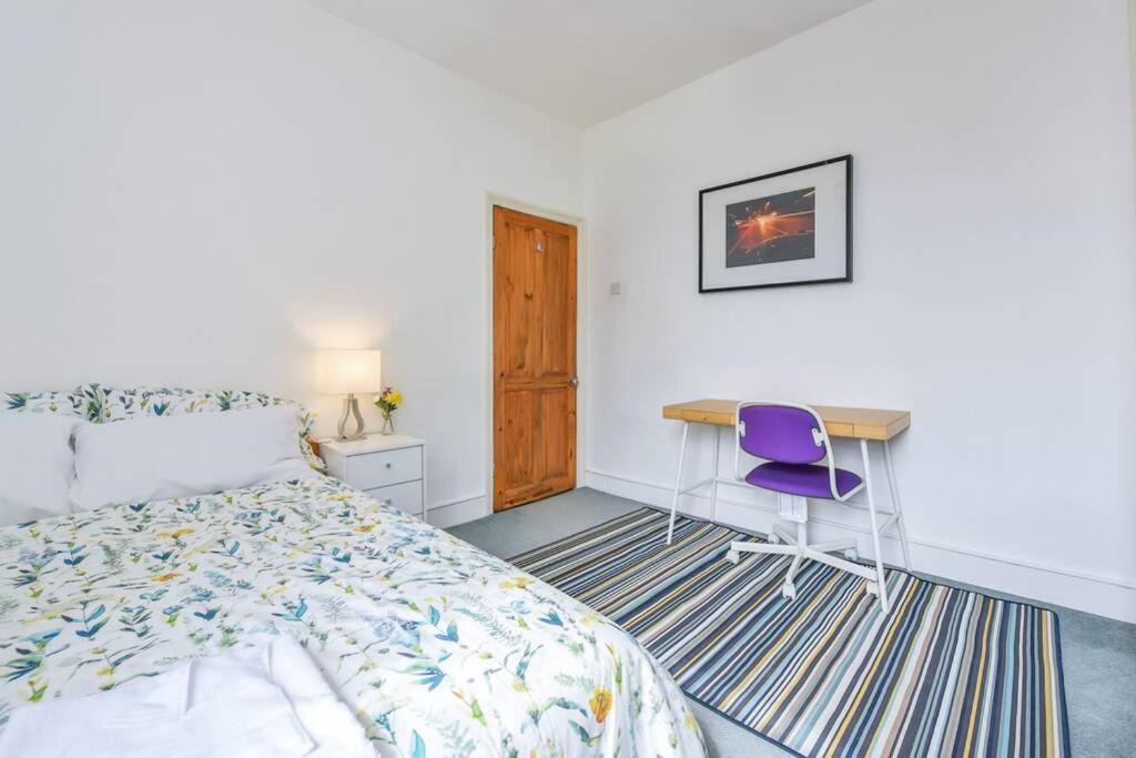 Groves 4 Bedroom, Shepherds Bush ロンドン エクステリア 写真