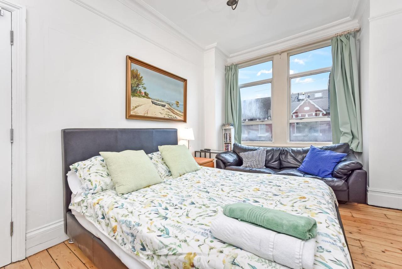 Groves 4 Bedroom, Shepherds Bush ロンドン エクステリア 写真