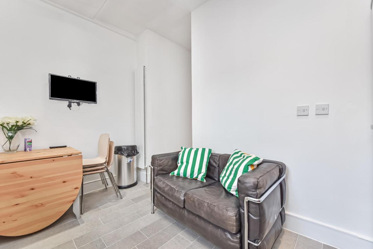 Groves 4 Bedroom, Shepherds Bush ロンドン エクステリア 写真