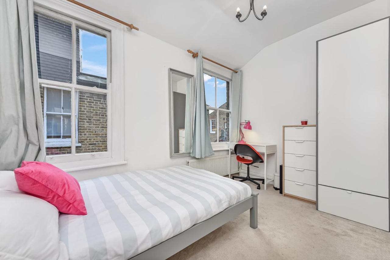 Groves 4 Bedroom, Shepherds Bush ロンドン エクステリア 写真