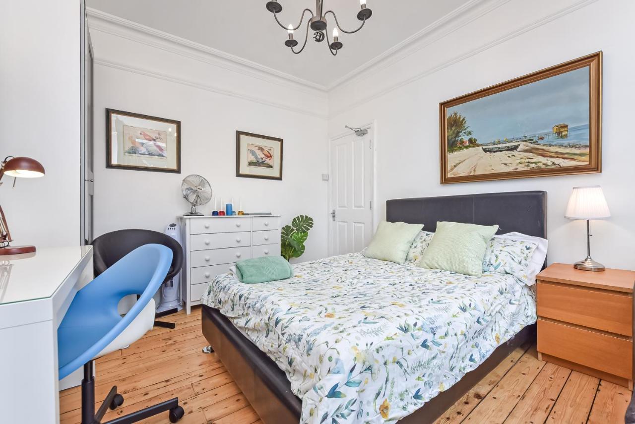 Groves 4 Bedroom, Shepherds Bush ロンドン エクステリア 写真